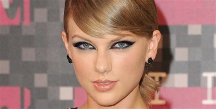taylor swift sharpie eyeliner