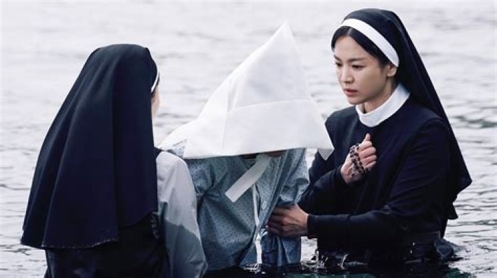 Teresa Mahoney interviewing nuns. l Photo by Trinna Leong.