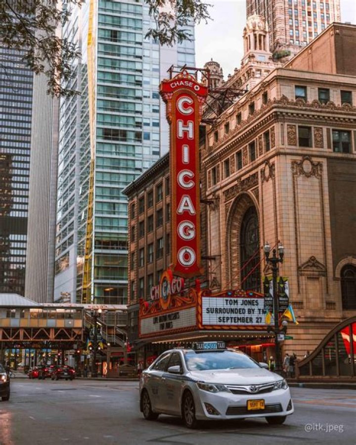 the famous chicago skyline downtown chicago illinois
