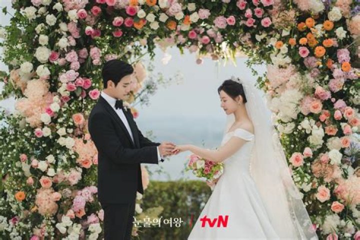 The Love Life Of Kim So Hyun: Exploring His Romantic Relationships