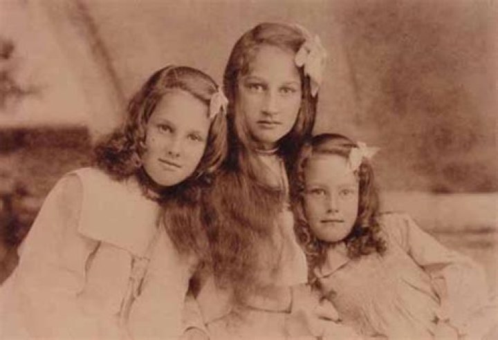 The three daughters of Robert Schneider. Let`s have a look Rob