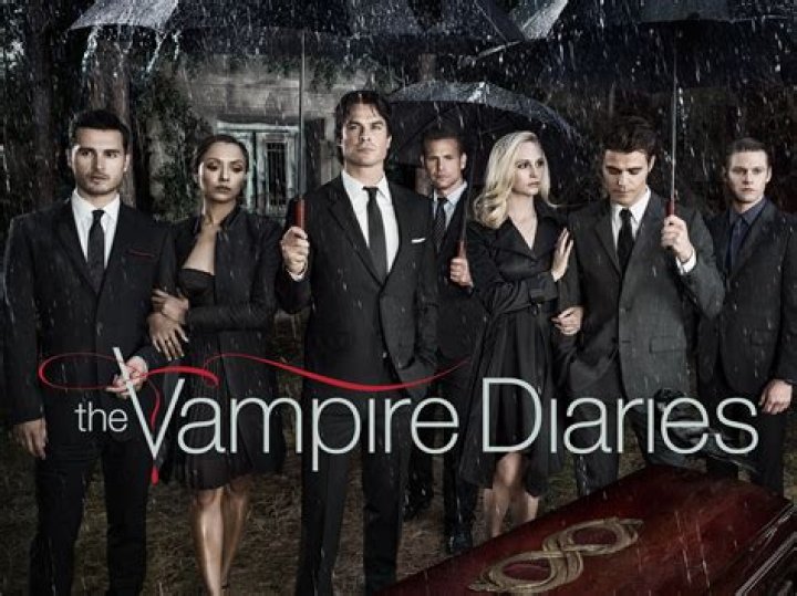 The Vampire Diaries' Phoebe Tonkin and Paul Wesley cuddle up on red