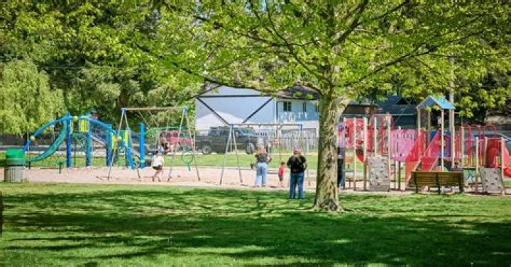 Tipperary Park, 315 Queens Ave, New Westminster, BC V3L 1K1