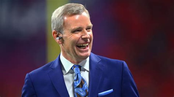 Tom Rinaldi gets an emotional sendoff from ESPN colleagues