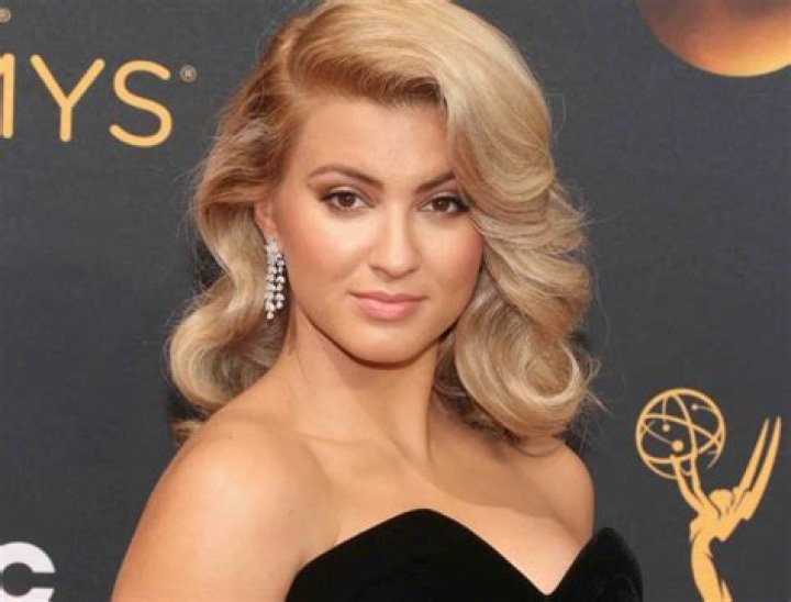 Tori Kelly Bio, Net Worth, Height, Weight, Boyfriend, Affair, Married, Ethnicity, Nationality
