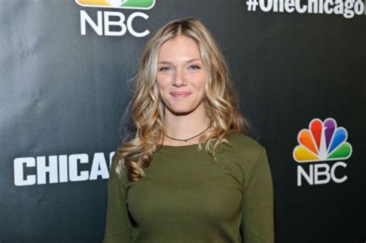 Tracy Spiridakos' Body Measurements Including Breasts, Height and