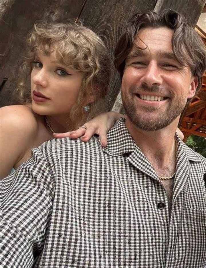 Travis Kelce’s ExGirlfriend Warns Taylor Swift to ‘Stay Away’ SheKnows
