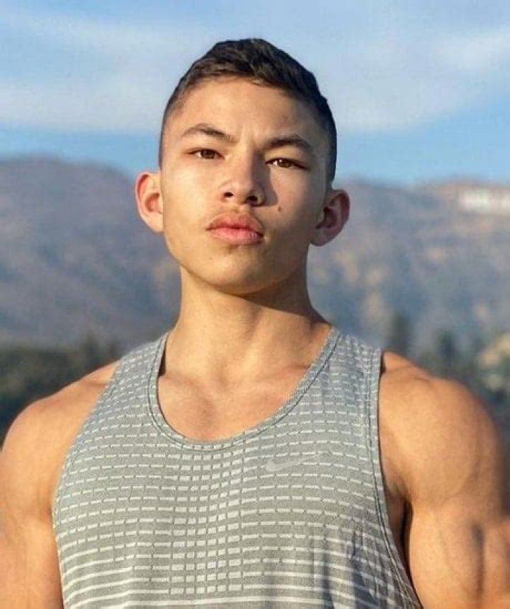 Tristyn Lee Age, Net Worth, Girlfriend, Family, Height & Biography