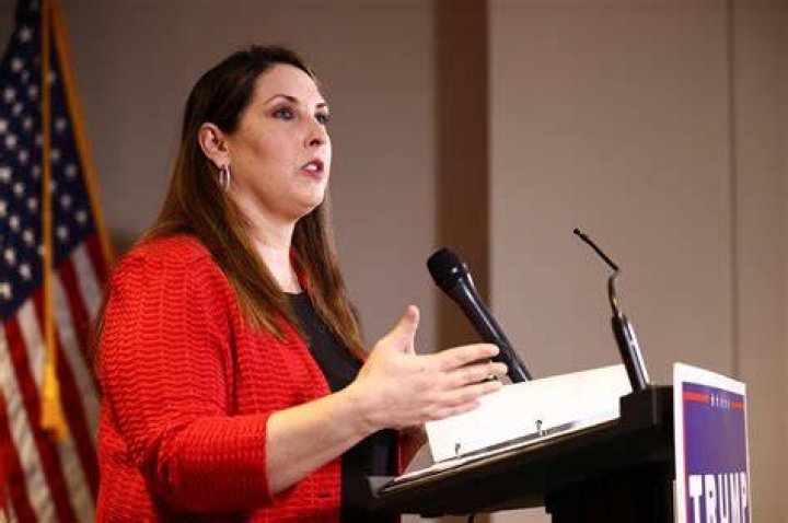 Trumps backs RNC chairwoman Ronna McDaniel following defeat