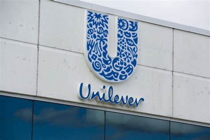 Unilever's QueTeMueve Campaign with Denise Bidot at BESE Identity Gallery