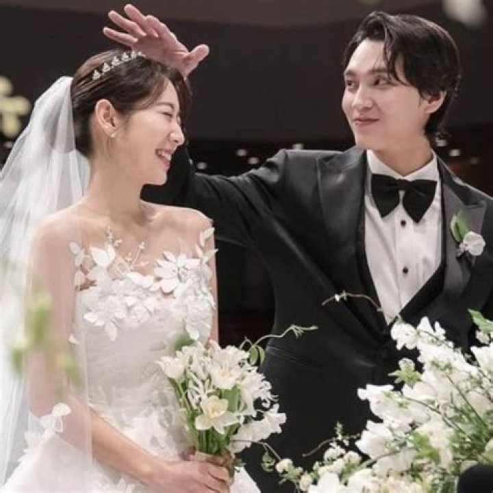 Unveiling Shin Hye Sun's Relationship Status: What's The Latest?