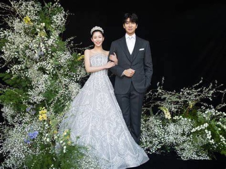 Unveiling The Truth: Is Cha Eun Woo Engaged?