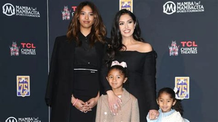 Vanessa Bryant & Her Daughters &mdash; Pics Hollywood Life