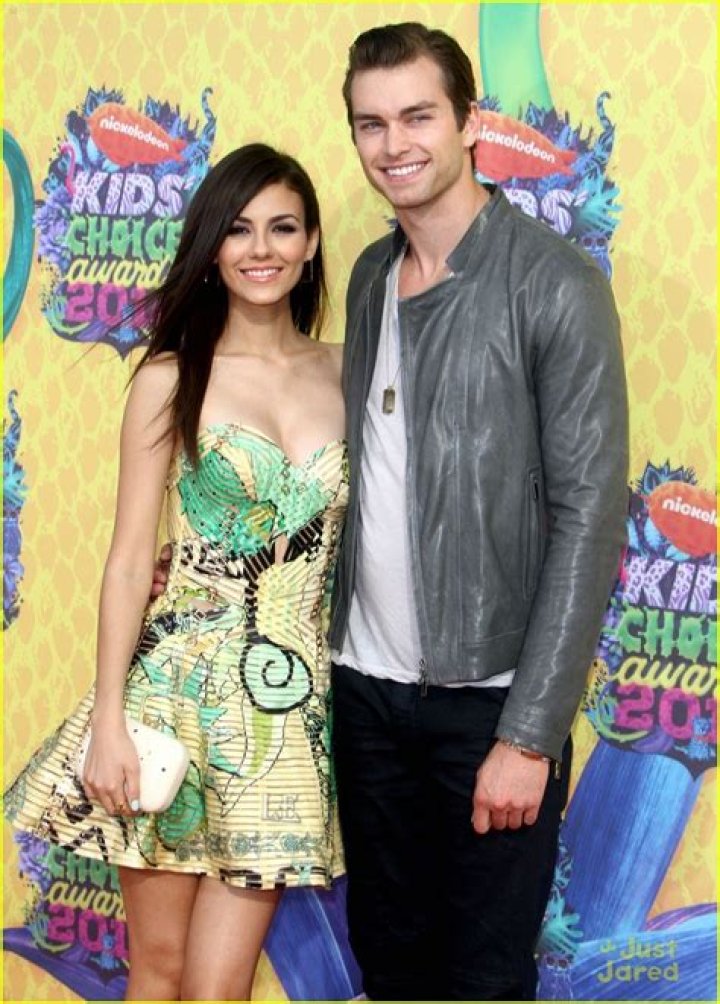 Victoria Justice Wiki, Age, Boyfriend, Net Worth, Facts and More