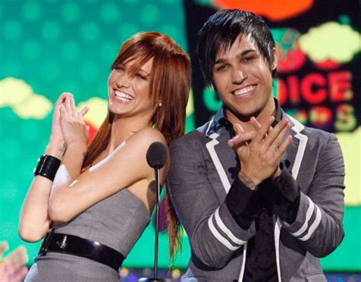 Vidéo Exclusive Pete Wentz's girlfriend Meagan Camper spends some
