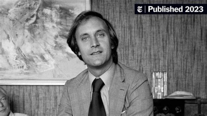Warren Hoge, Who Covered Wars and World Crises for The Times, Dies at