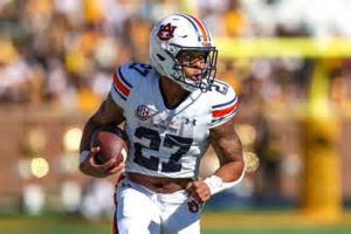 WATCH Jarquez Hunter throws touchdown pass to Koy Moore Sports