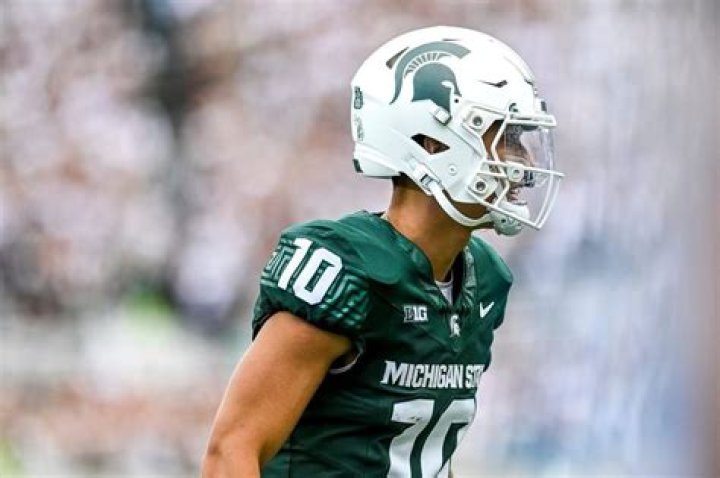 WATCH Michigan State QB Noah Kim has thrown a touchdown pass in each