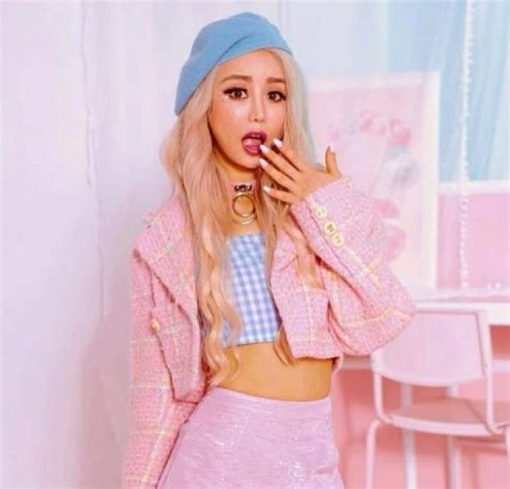 Wengie Biography Age, Height, Birthday, Family, Net Worth