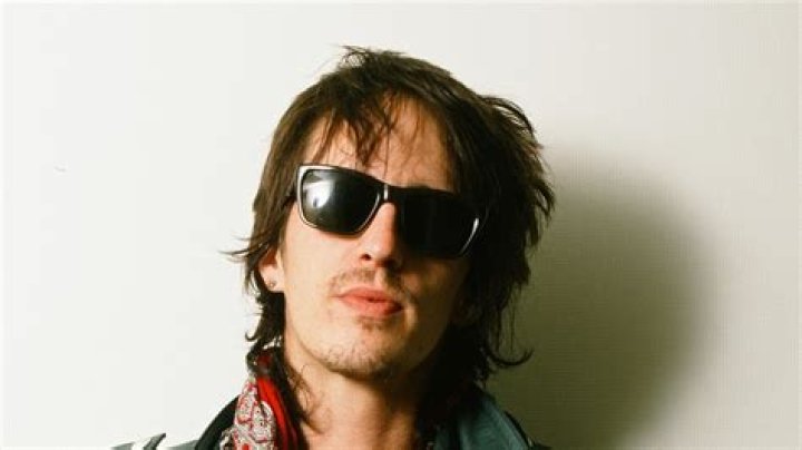 What is Izzy Stradlin doing now? Net Worth, Family, Married