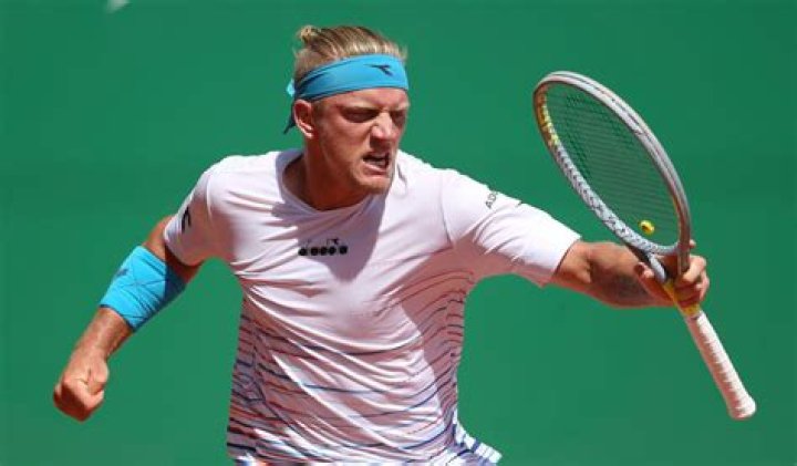 What Languages Does Davidovich Fokina Speak?