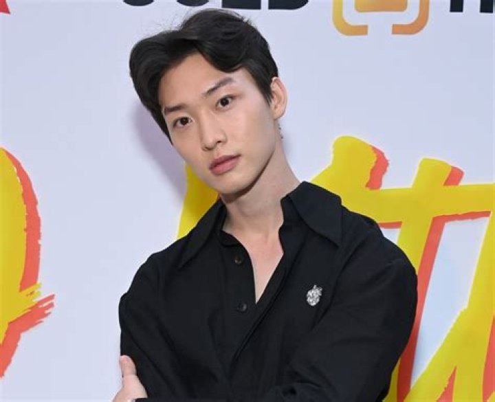Where is Sang Heon Lee from? Is he British? Sang Heon Lee Age