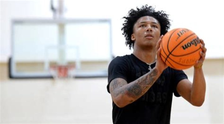 Who are Mikey Williams Siblings, Skye and Marvin Williams?