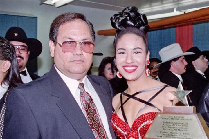 Who is A.B. Quintanilla's ExWife Rikkie Leigh Robertson? Her Age