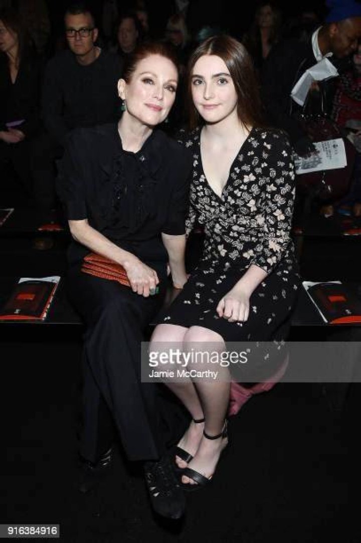Who is Julianne Moore’s daughter? Where does Julianne Moore’s daughter go to college? Is Julianne Moores daughter an actress?