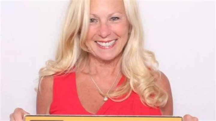 Who is Roberta Zaktzer Golden Bachelor