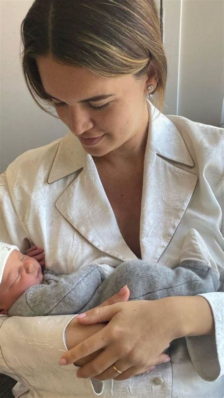 Who is the wife of the Moroccan goalkeeper, Yassine Bounou, and her photos?