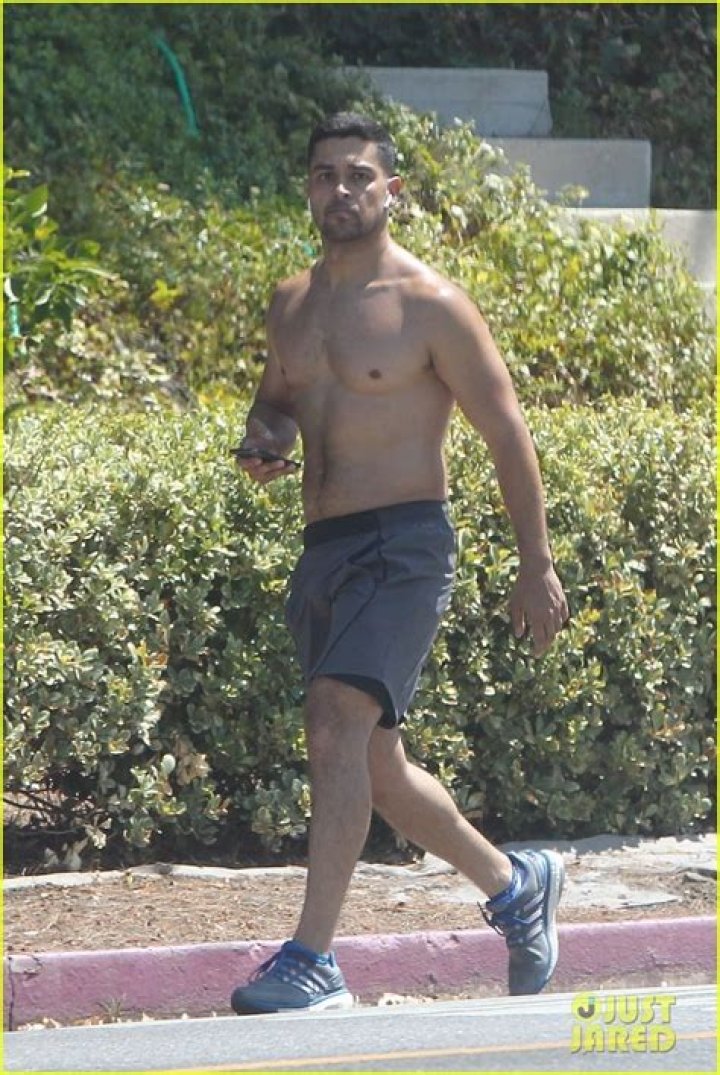 Wilmer Valderrama Bares Muscular Body on a Shirtless Run! Photo