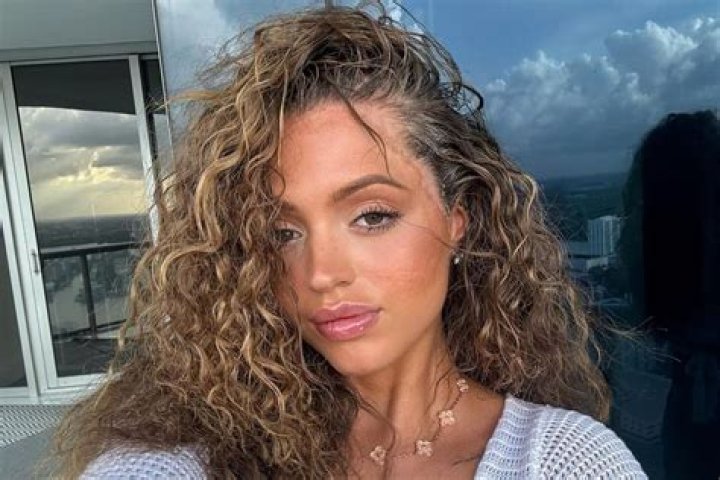 Woah Vicky Biography, Age, Featurings & Socials