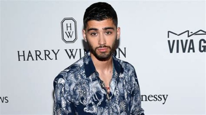 Zayn Malik Date of birth,Birthplace,Marital Status,Nationality,Ethnicity,Profession,fan,music