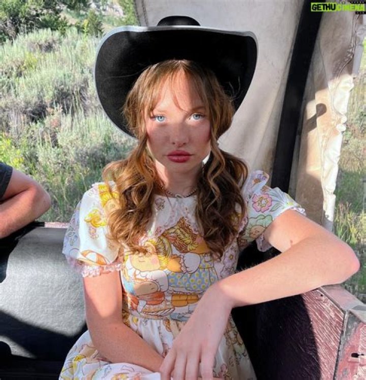 Zoe Colletti wiki, biography, age, height, partner, net worth Kemi